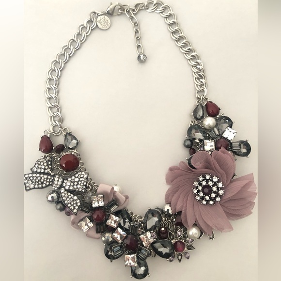 White House Black market necklace. - Picture 6 of 8